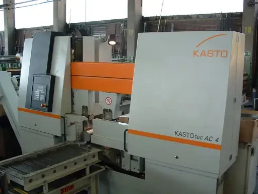 KASTO : un sciage plus efficace grâce aux rubans carbure