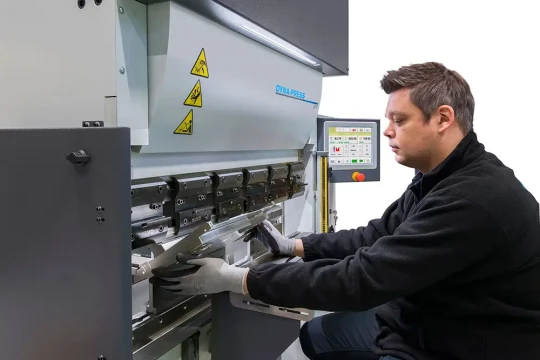 Presses plieuses électrique de faible encombrement LVD Dyna-Presse