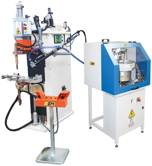 Machine à souder par résistance avec distributeur automatique d’écrous et vis