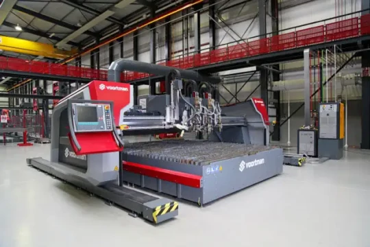 Découpe plasma et marquage jet d'encre sur une même machine VOORTMAN