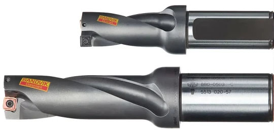 Plaquettes indexables pour le perçage avec intégrité d'arête optimisée