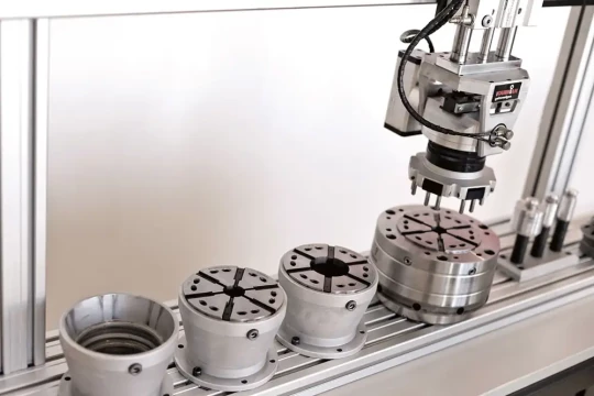 Serrage automatisé adapté à l'usinage en petites séries