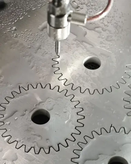 Economie d'abrasif en découpe jet d'eau - HYPERTHERM