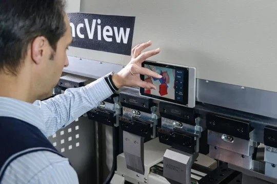 Presse plieuse avec visualisation 3D au dessus du pliage
