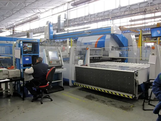 Lean manufacturing en tôlerie avec un atelier flexible Prima Power