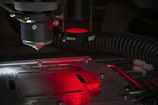 Intégrer des composants opto-électro-mécaniques dans des systèmes miniaturisés