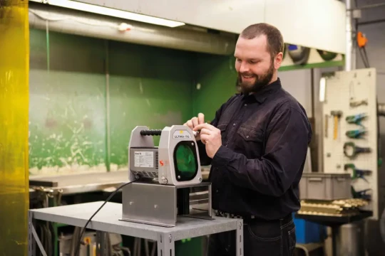 Affûtage automatique des électrodes à une durée choisie et un angle souhaité