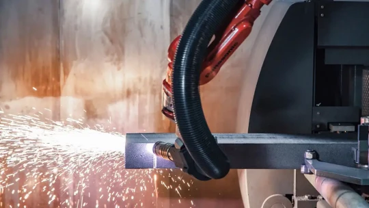 Découpe plasma de profilé avec robot - VOORTMAN