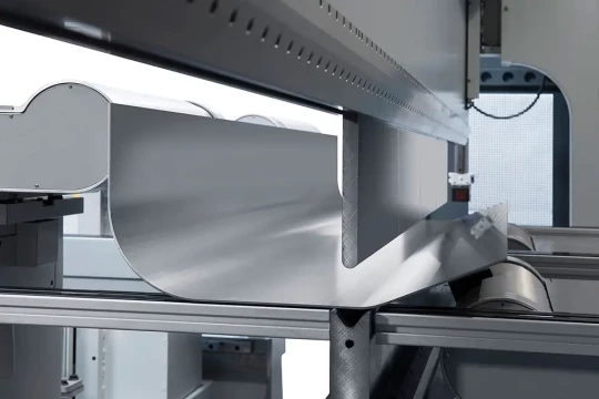 La presse plieuse avec Synchro-Form solutionne le pliage de grandes pièces