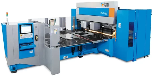 PRIMA POWER a mis l'accent sur les machines combinées, centres de pliage, lasee