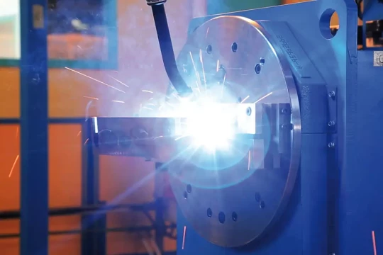 Cellule robotisée de soudage et de process comme le brasage, la découpe