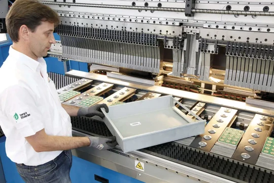 Plier la tôle avec plusieurs plis de chaque côté en automatique
