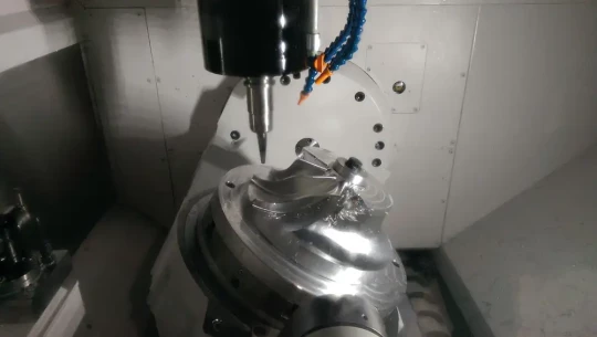 Usinage de compostants aéronautiques avec fraisage en roulant - OKUMA