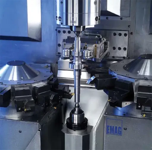Spécial INDUSTRIE 2004 : encore une innovation d'EMAG, l'usinage vertical d'arbres avec 4-axes