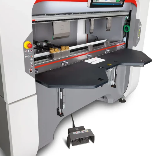 Presse plieuse polyvalente pour pièces jusqu'à 1500 mm de long, ép 20 mm