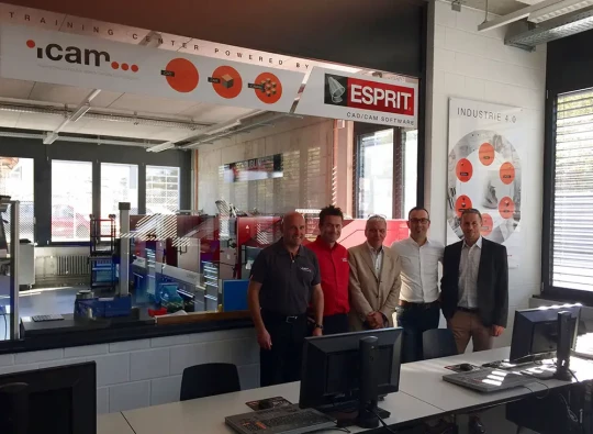 Un atelier équipé de six machines à CN et seize postes de programmation ESPRIT