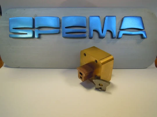 SPEMA usine des poinçons pour le découpage fin