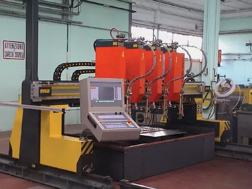 Spécial INDUSTRIE 2004 : SOITAAB présentera une machine LINEACORD PCN équipée de différents procédés de coupe