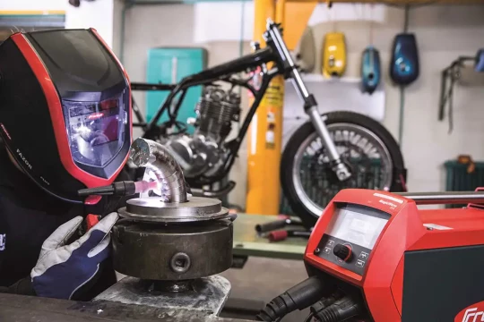 Pour le soudage TIG, Fronius fait progresser la stabilité de l'arc et l'IHM