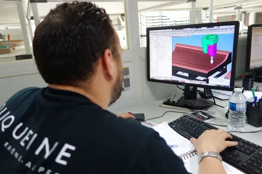 Programmation FAO hypermill dans le secteur aéronautique chez Duqueine