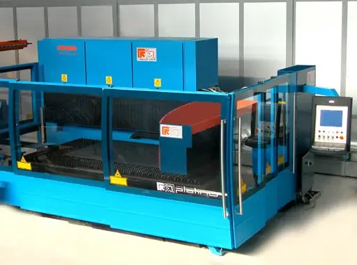 Spécial INDUSTRIE 2004 : PRIMA INDUSTRIE présentera la PLATINO, machine de découpe laser pour tous