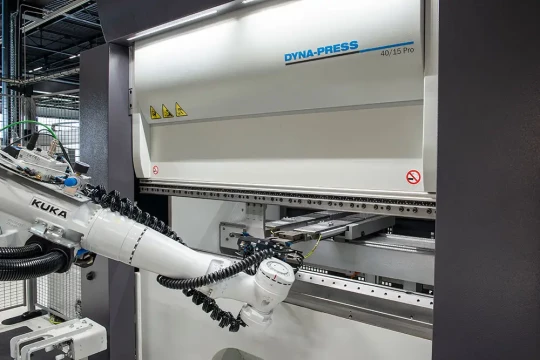 Cellule de pliage robotisée Dyna-Cell et presse plieuse ToolCell