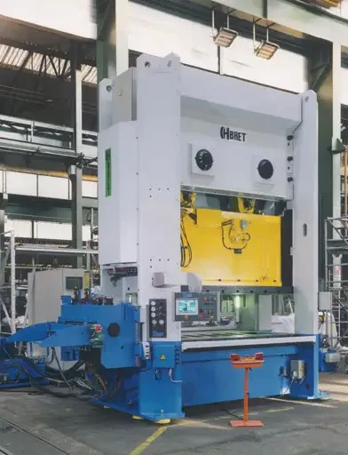 Spécial INDUSTRIE 2004 : sur le stand BRET sera exposée une presse double bielle modèle 2PACK50