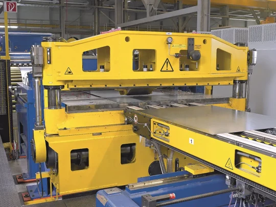 Une ligne de découpe longitudinale et transversale de bobines de tôles