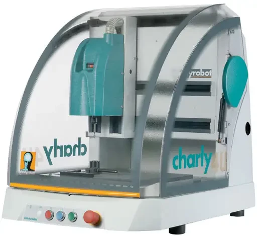 La société CHARLYROBOT dévoile sa nouvelle génération de mini-fraiseuse à commande numérique avec le modèle charly4U