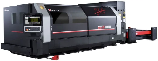 Machine de découpe laser équipé d'une source développée par AMADA