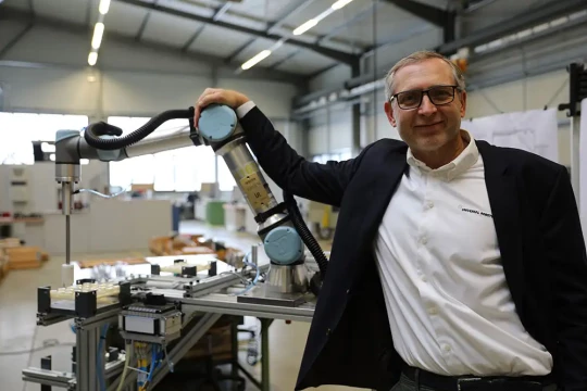 Un cobot pour des tâches de Pick&Place chez VEMA