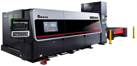 Machine de découpe laser à entraînements linéaires sur les trois axes principaux