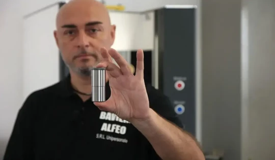 Une machine VICIVISION contrôle les pièces de 17 rectifieuses