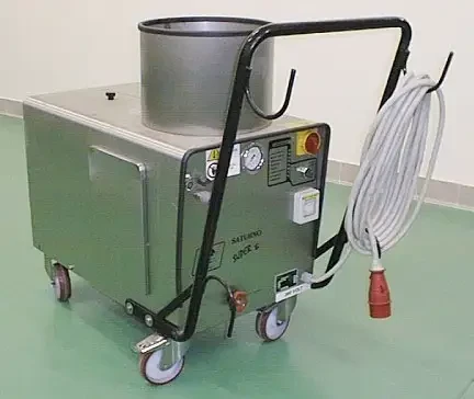 La vapeur saturée « sèche » BATECH pour le nettoyage des surfaces, des machines et pièces et pour la maintenance pour le traitement des surfaces