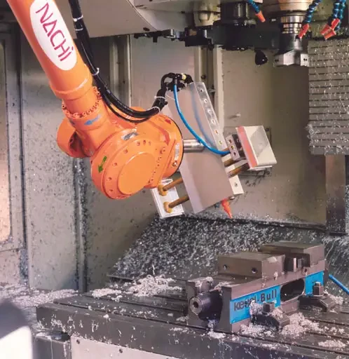 Des robots NACHI, distribués en France par VALK WELDING, pour charger des centres d'usinage