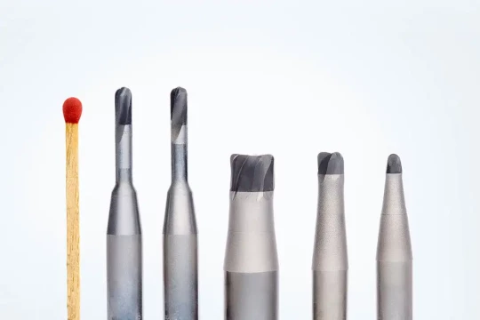 usiner des matériaux de pièces dures et cassantes d'un diamètre de deux à six mm