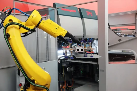 Cellule standard de panneautage robotisé