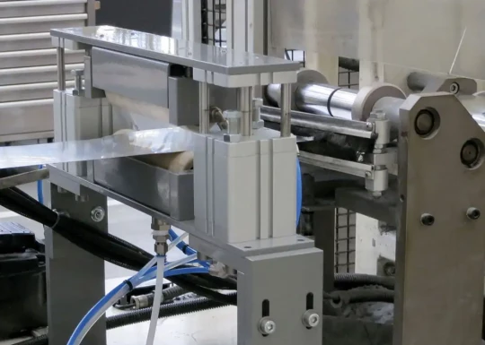Lubrification par rouleaux pour la déformation de tôles