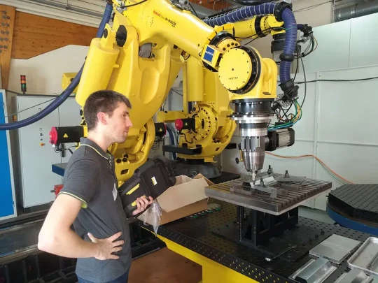 Soudage par friction malaxage avec un robot et un centre d'usinage