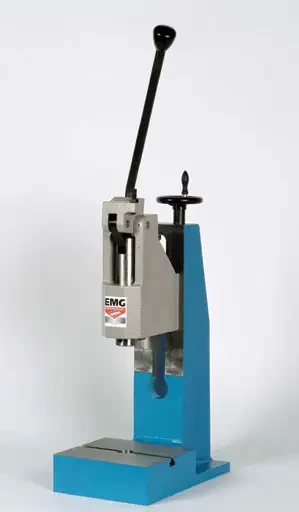 LONG EMG élargit sa gamme avec sa nouvelle presse à genouillère 20HR
