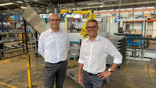 Deux panneauteuses robotisées pour assurer la pérennité de l'entreprise