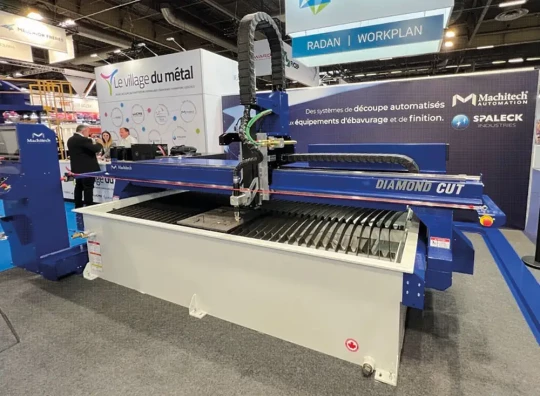 machine de découpe au plasma avec source plasma XPR d'Hypertherm