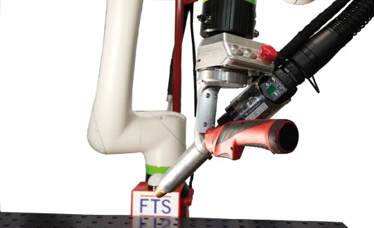 programmer simplement la trajectoire du robot collaboratif de soudage