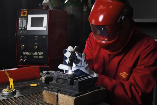 Micro-soudeur plasma à l'arc conçu pour une large gamme de matériaux