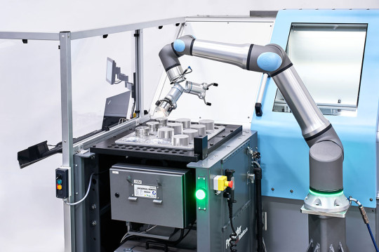 chargement centre usinage cobot universal robots