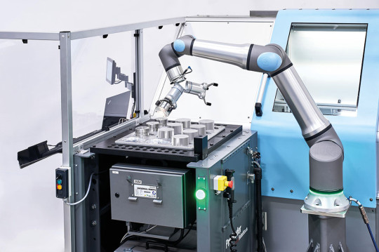 cobot chargement machine outil universal robots