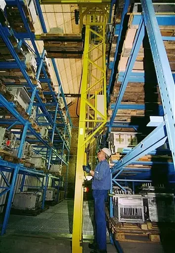 SEPT, spécialiste du stockage lourd, commercialise un transélévateur manuel sur le marché français