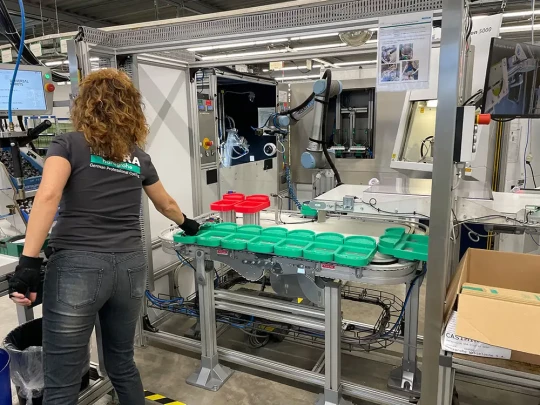 approvisionnement de machines à l’aide de robots collaboratifs (cobots)