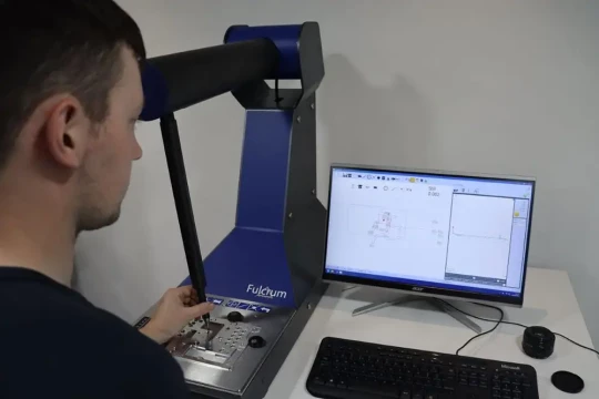 MMT manuelle à trois axes rotatifs compacte et transportable