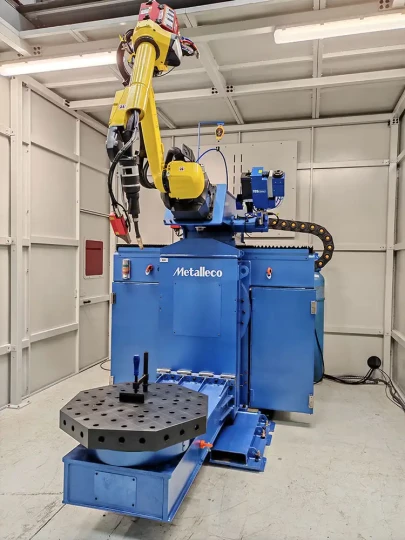 cellule de soudage intégrée avec le positionneur, le porte-robot, le robot, la soudeuse